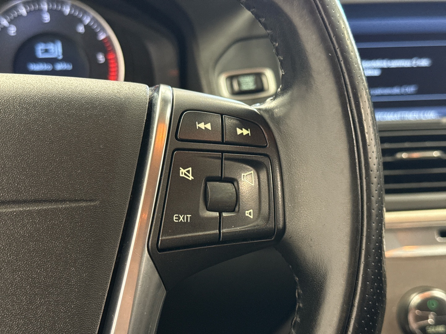 VOLVO XC60 2011