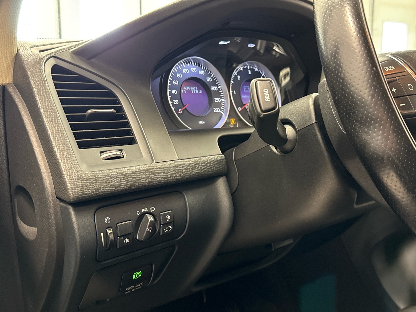 VOLVO XC60 2011