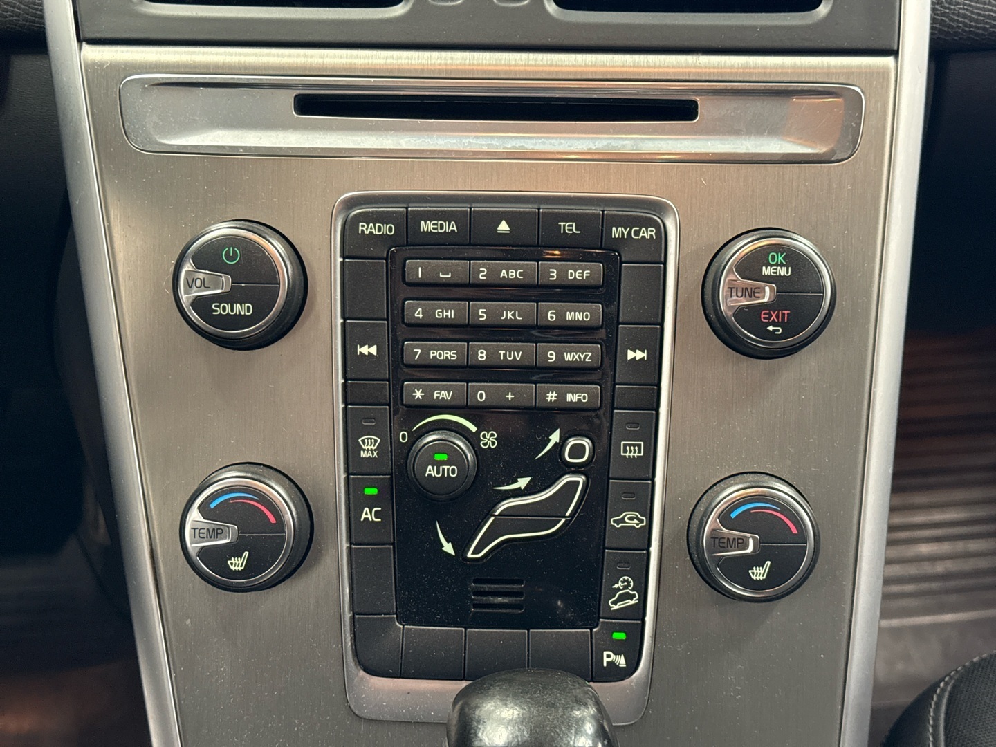 VOLVO XC60 2011