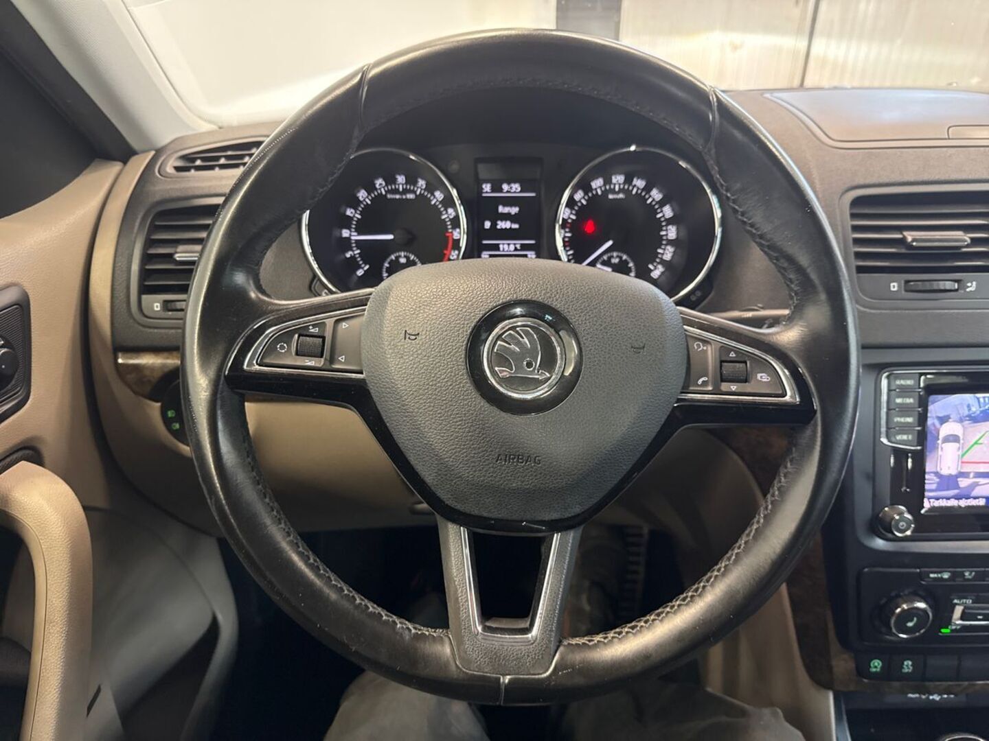 SKODA Yeti 2015