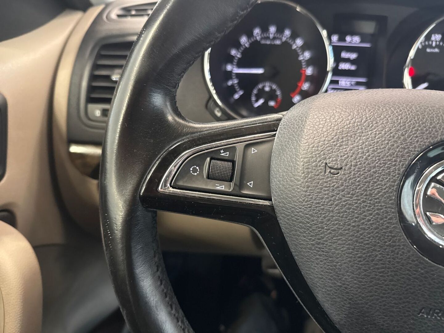 SKODA Yeti 2015