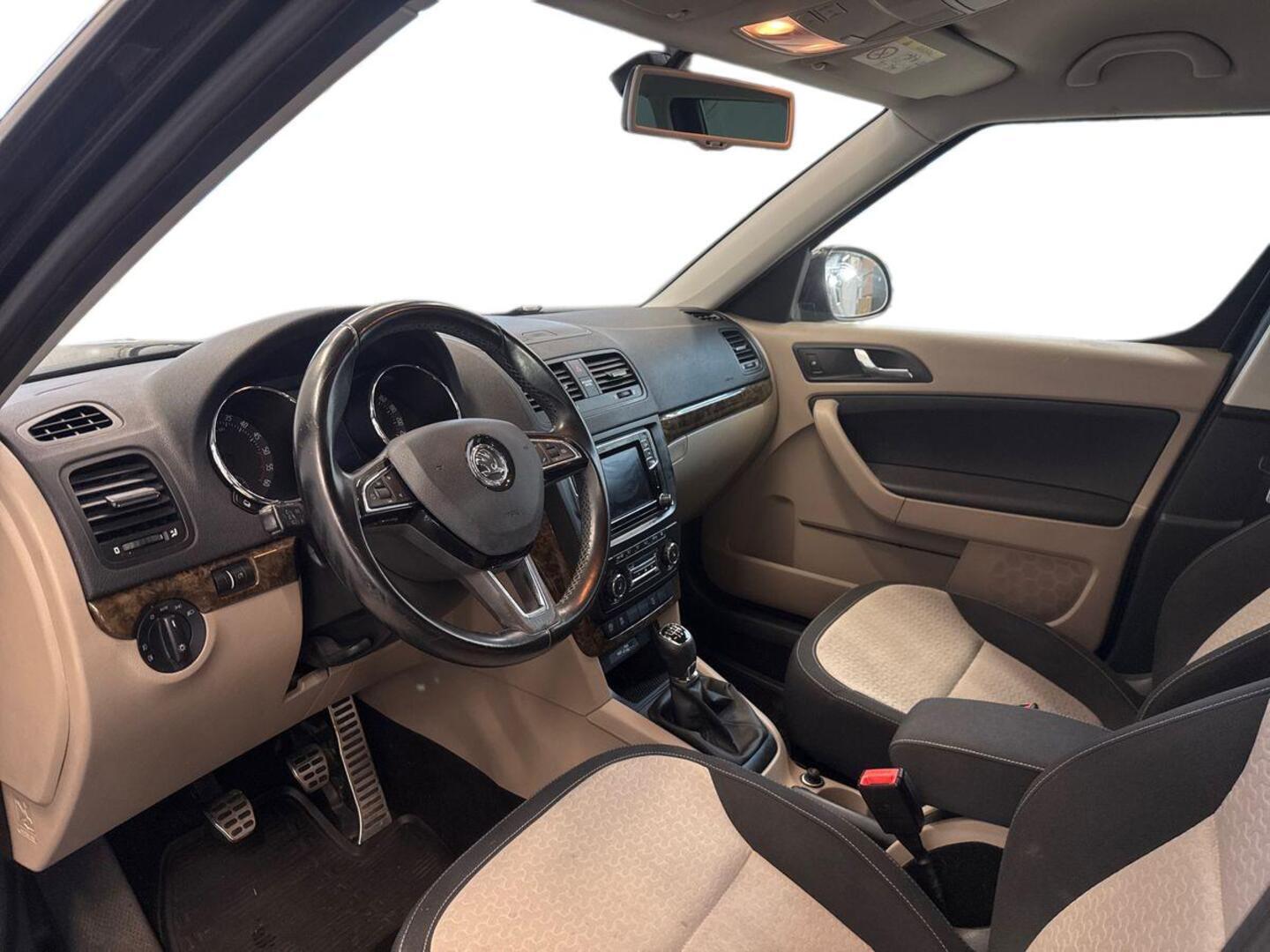 SKODA Yeti 2015