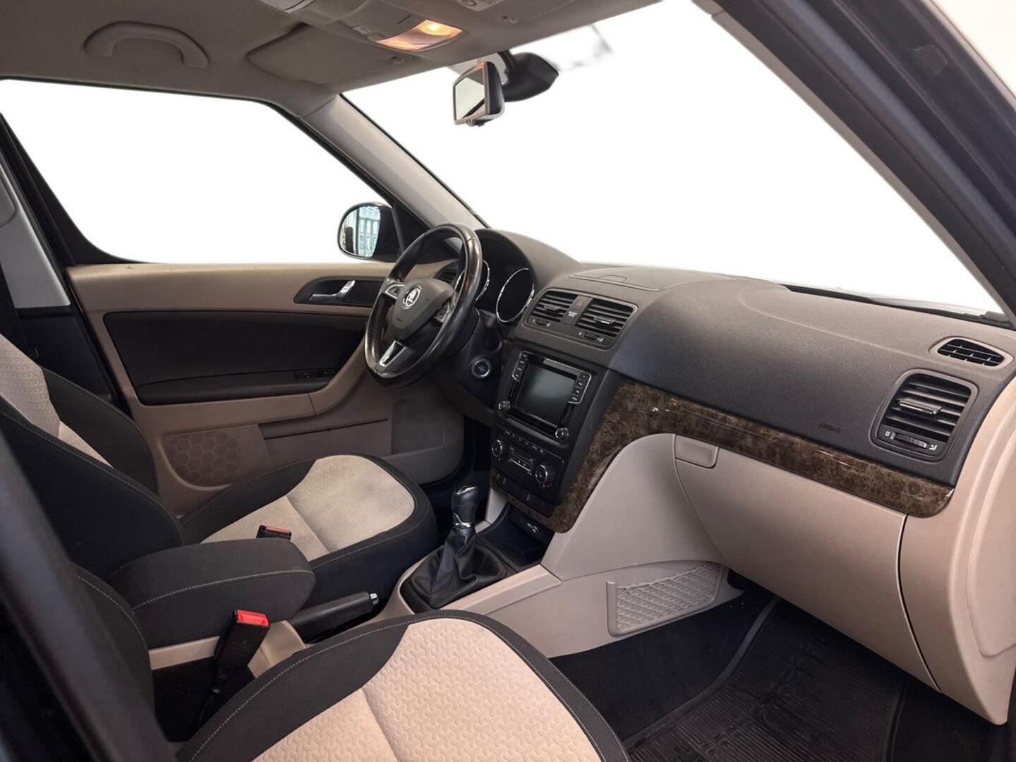 SKODA Yeti 2015