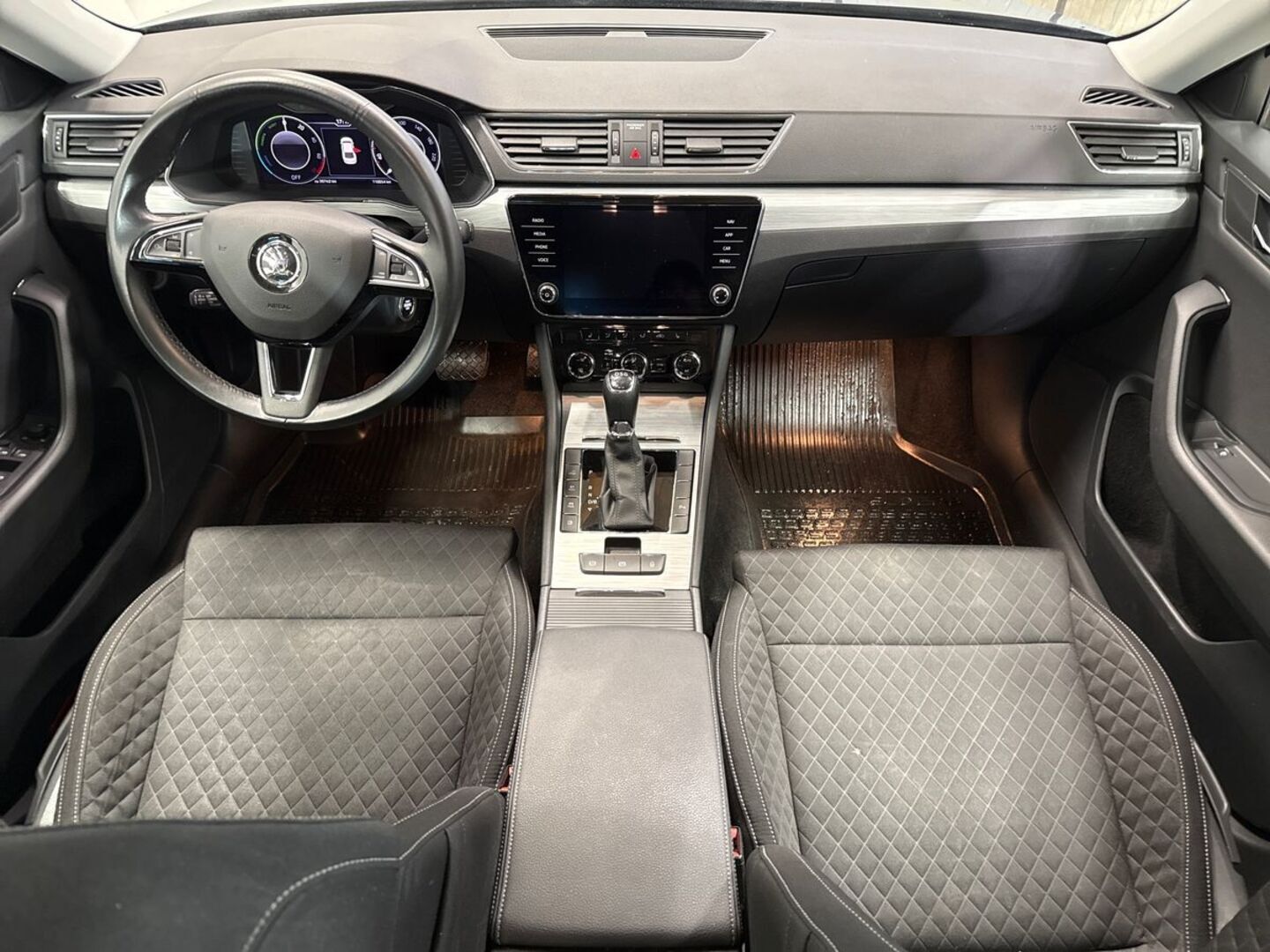 SKODA Superb 15