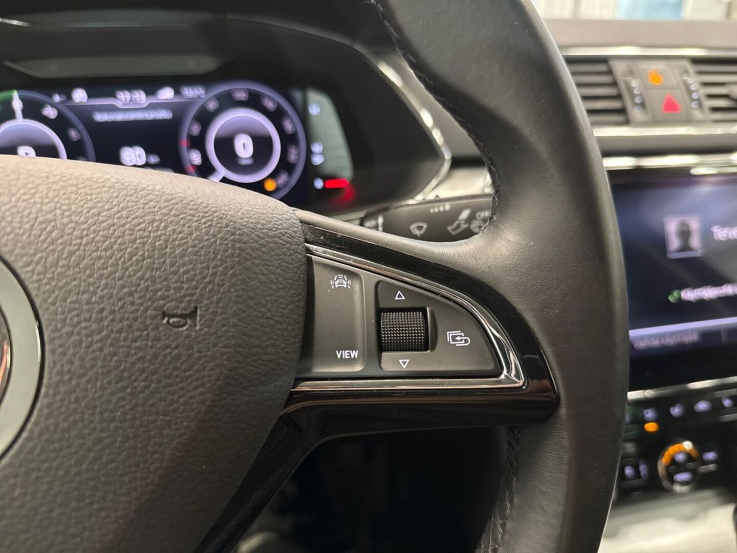 SKODA Superb 23