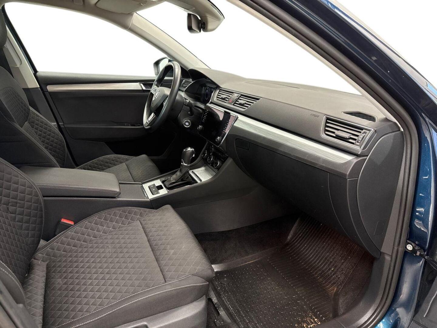 SKODA Superb 9
