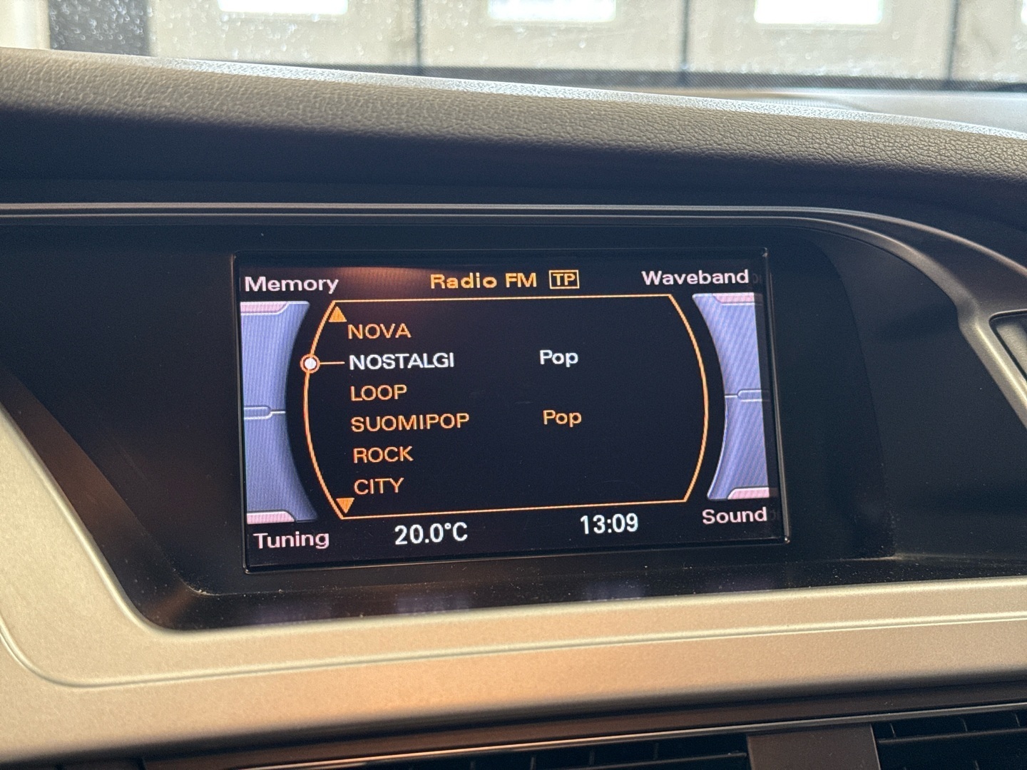 AUDI A4 2011