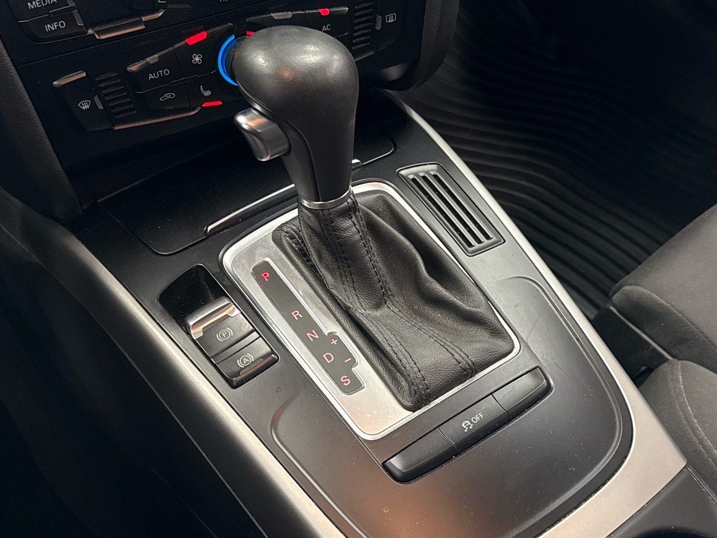 AUDI A4 2011