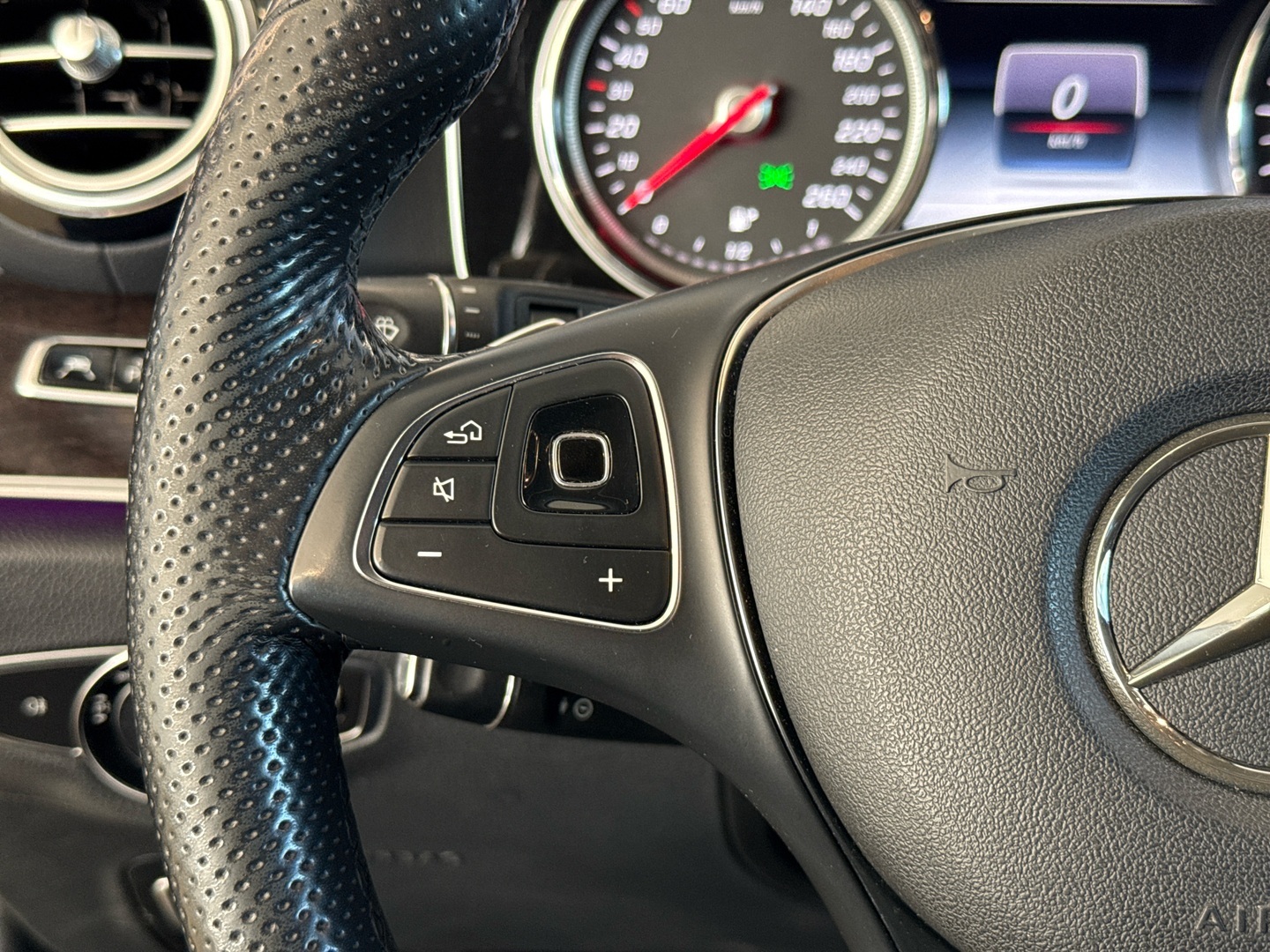 MERCEDES-BENZ E 2017