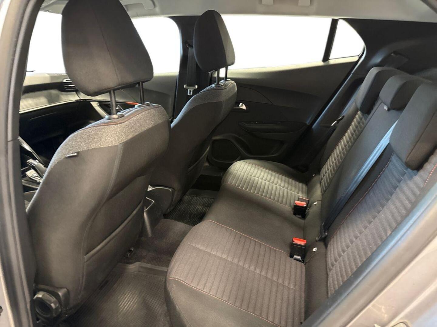 PEUGEOT 2008 10