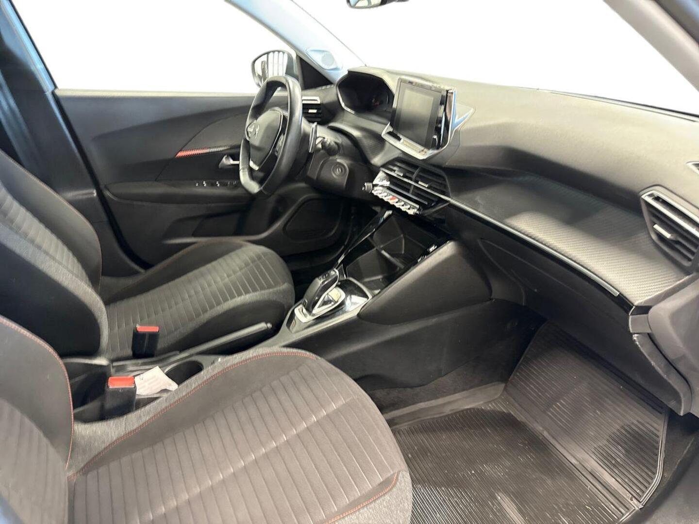 PEUGEOT 2008 9