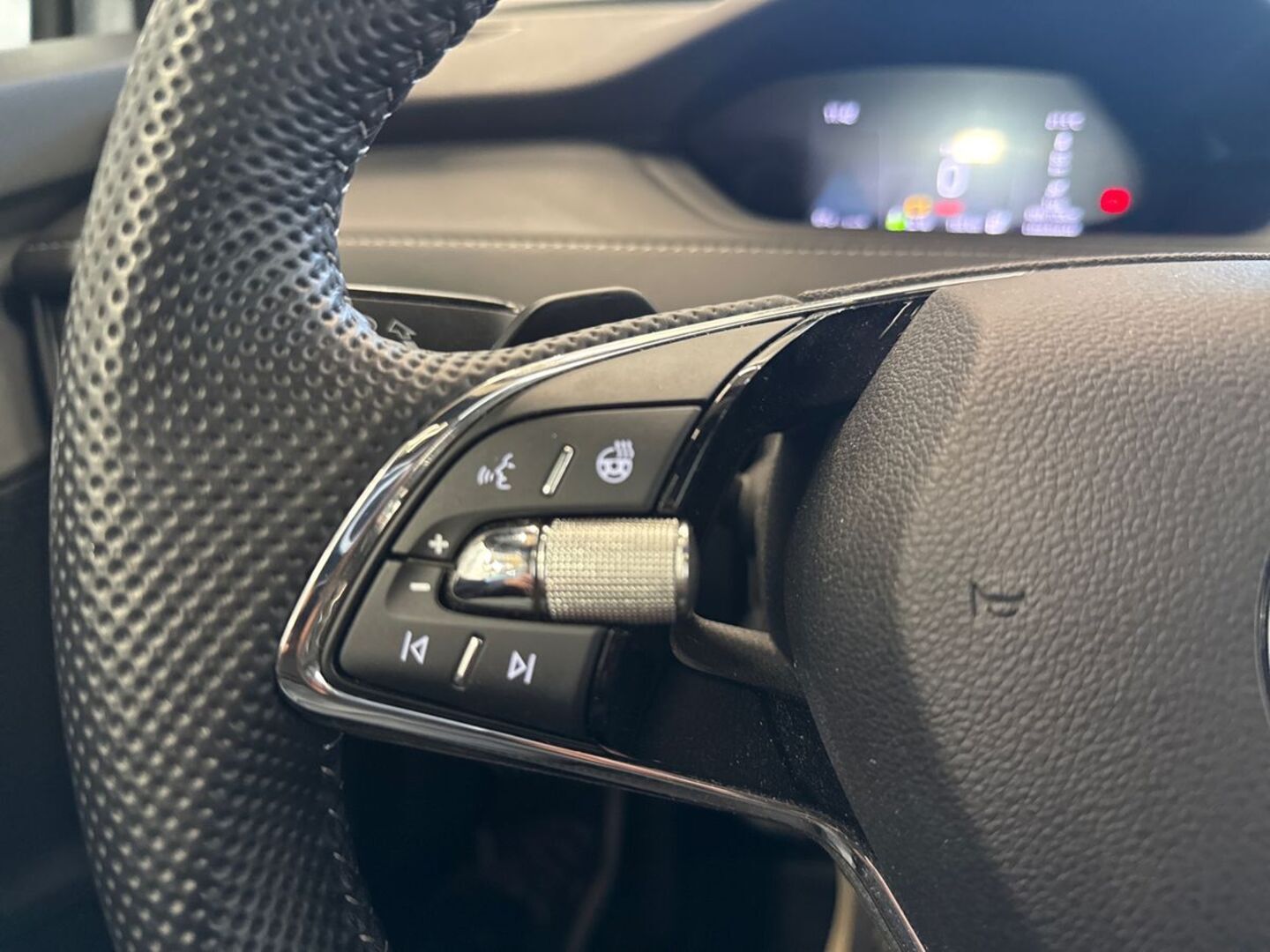 SKODA Enyaq 2023