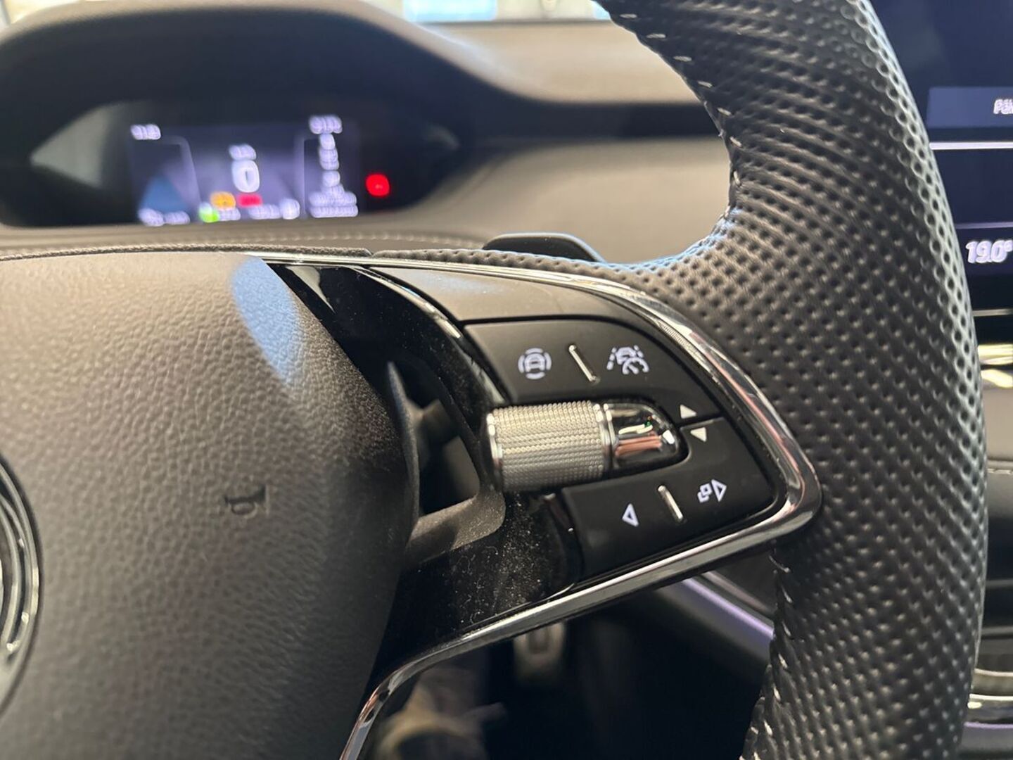SKODA Enyaq 2023