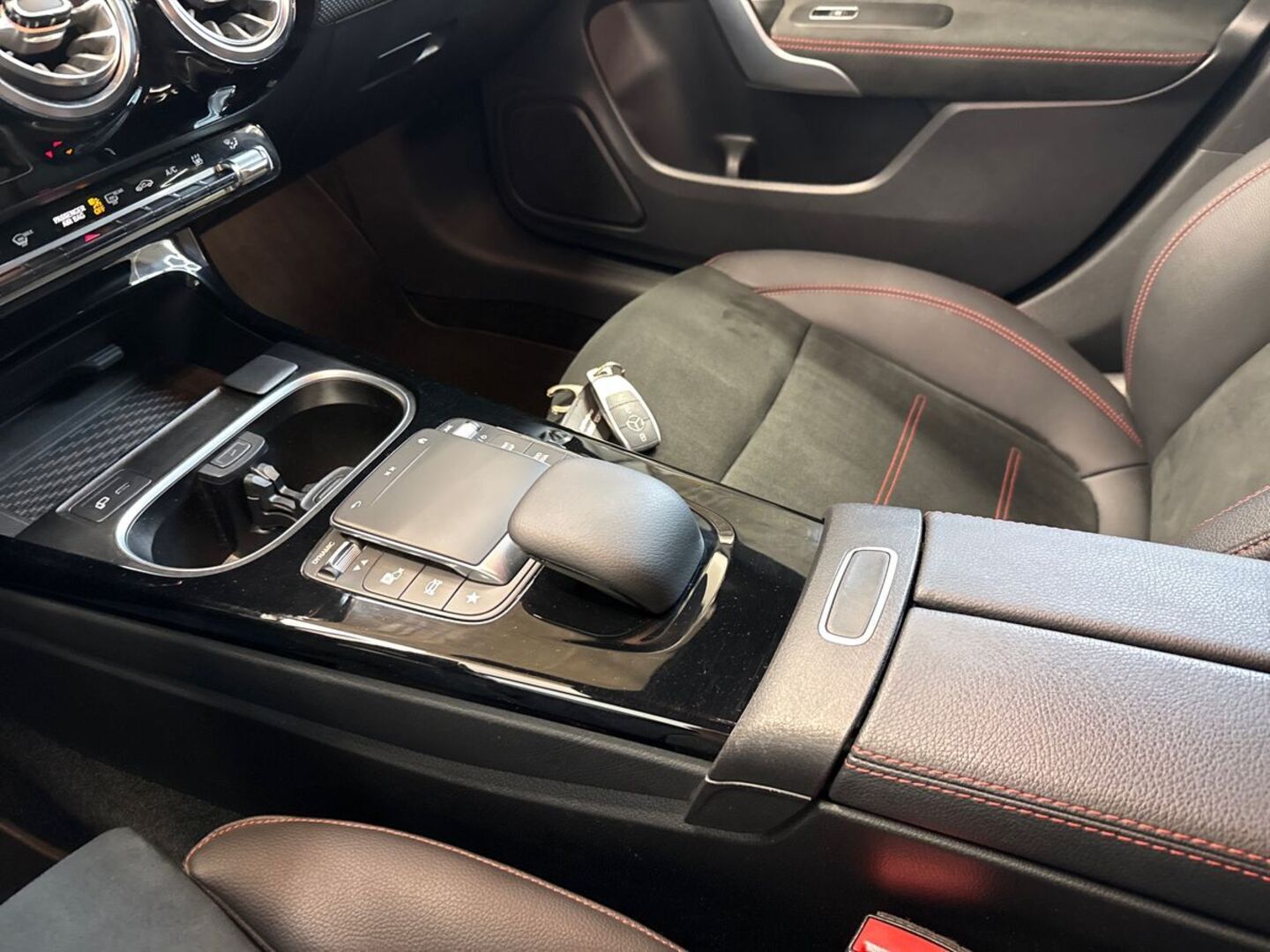 MERCEDES-BENZ CLA 28