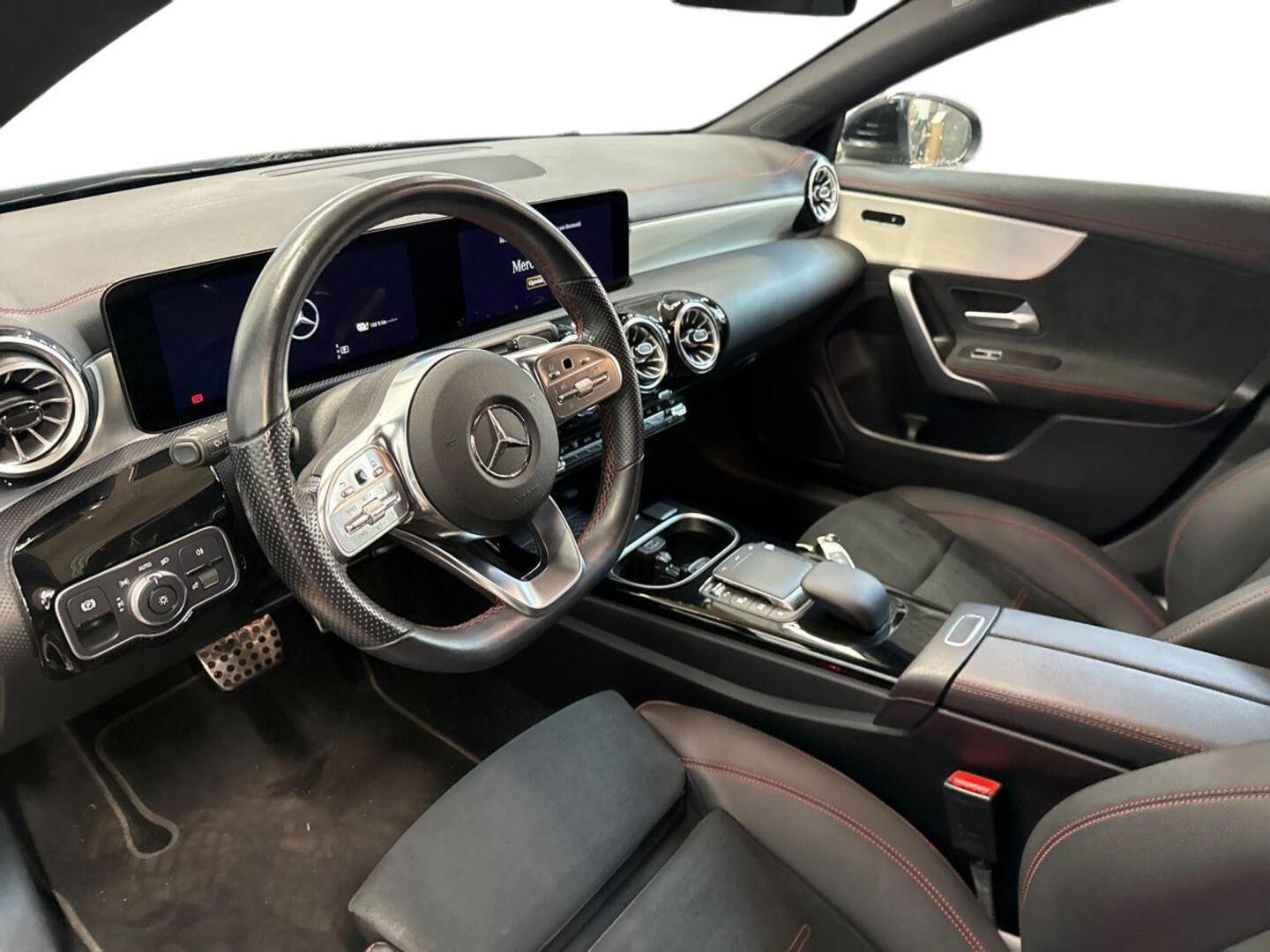 MERCEDES-BENZ CLA 7