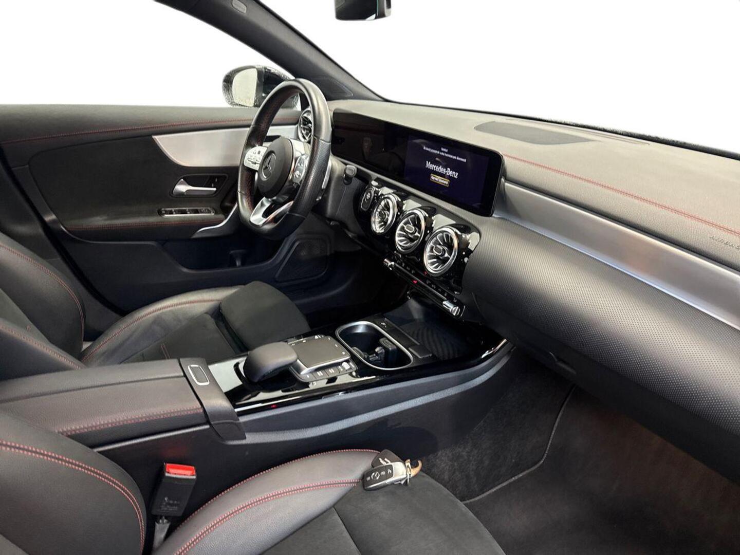 MERCEDES-BENZ CLA 9