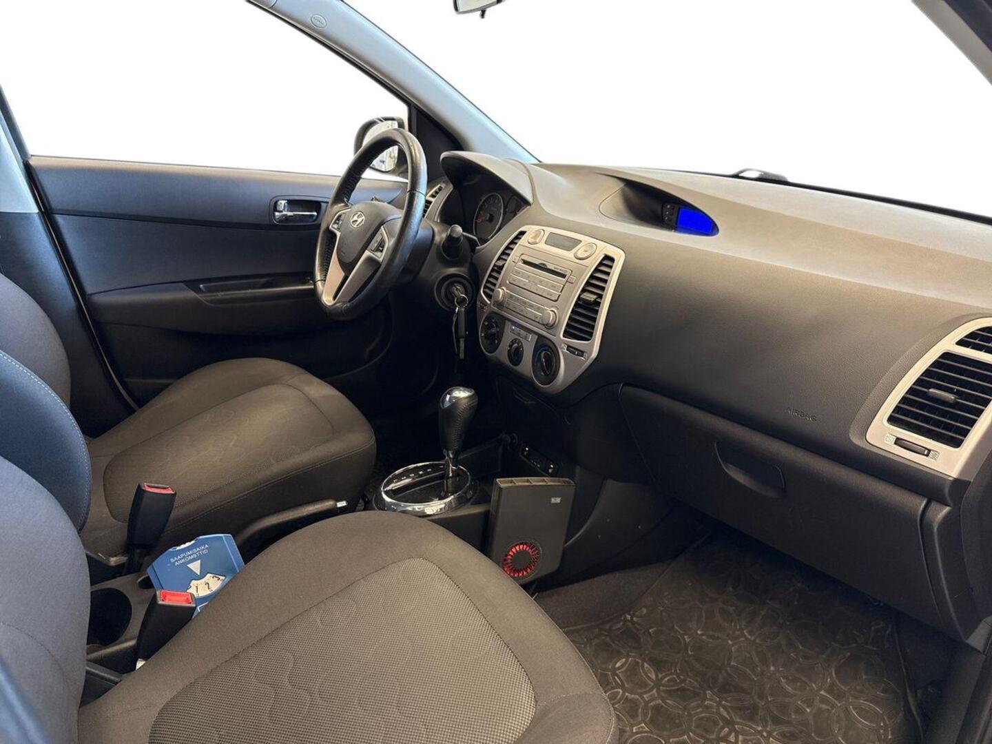 HYUNDAI i20 9