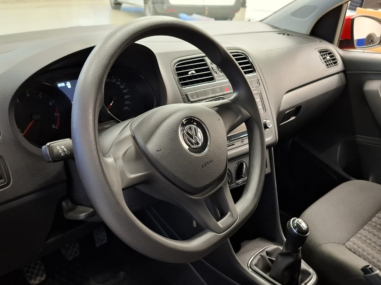 VOLKSWAGEN Polo 2014