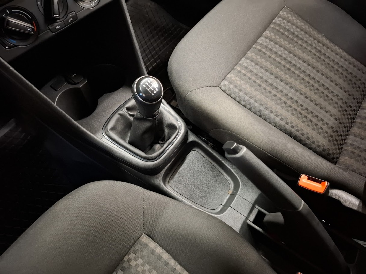 VOLKSWAGEN Polo 2014