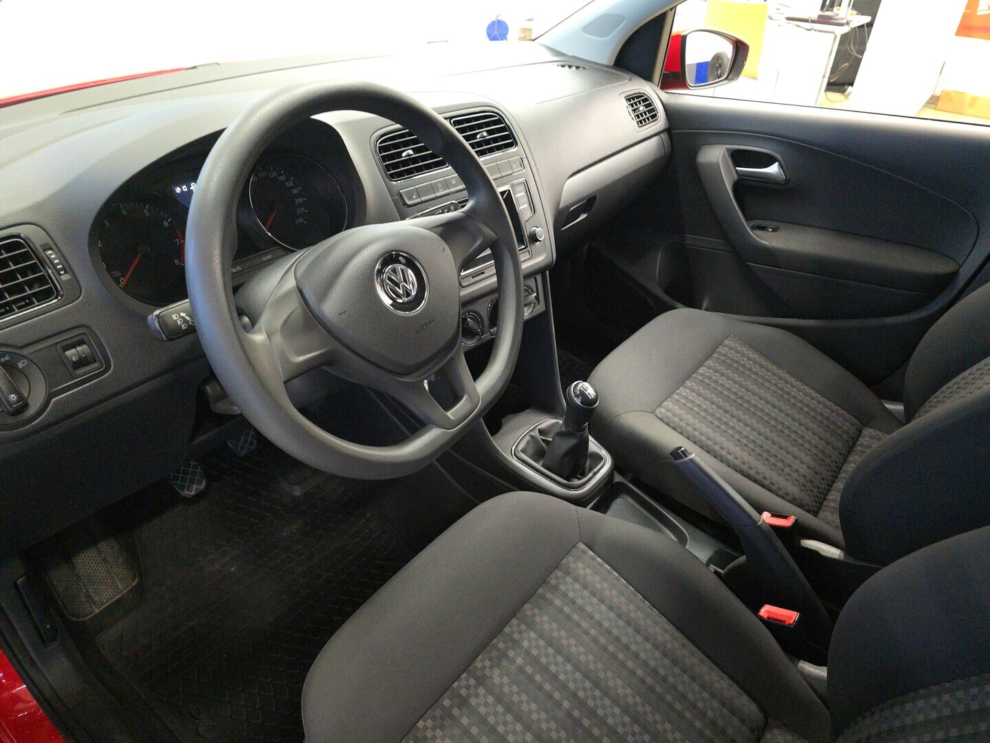VOLKSWAGEN Polo 2014