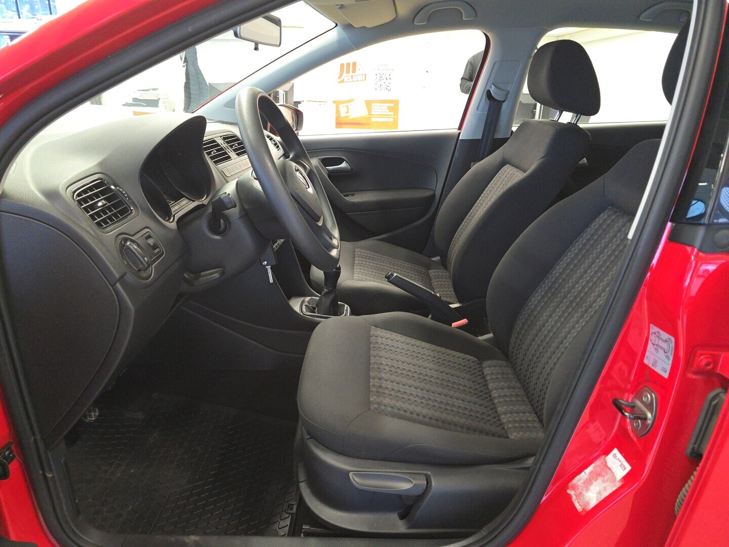 VOLKSWAGEN Polo 2014