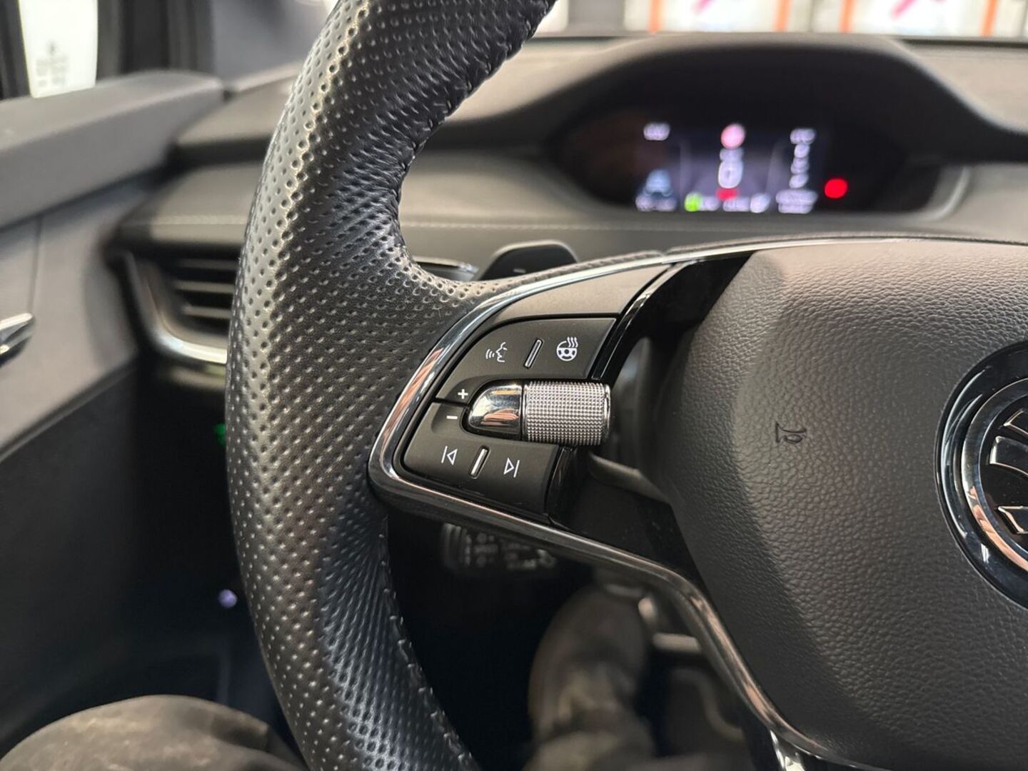 SKODA Enyaq 2023