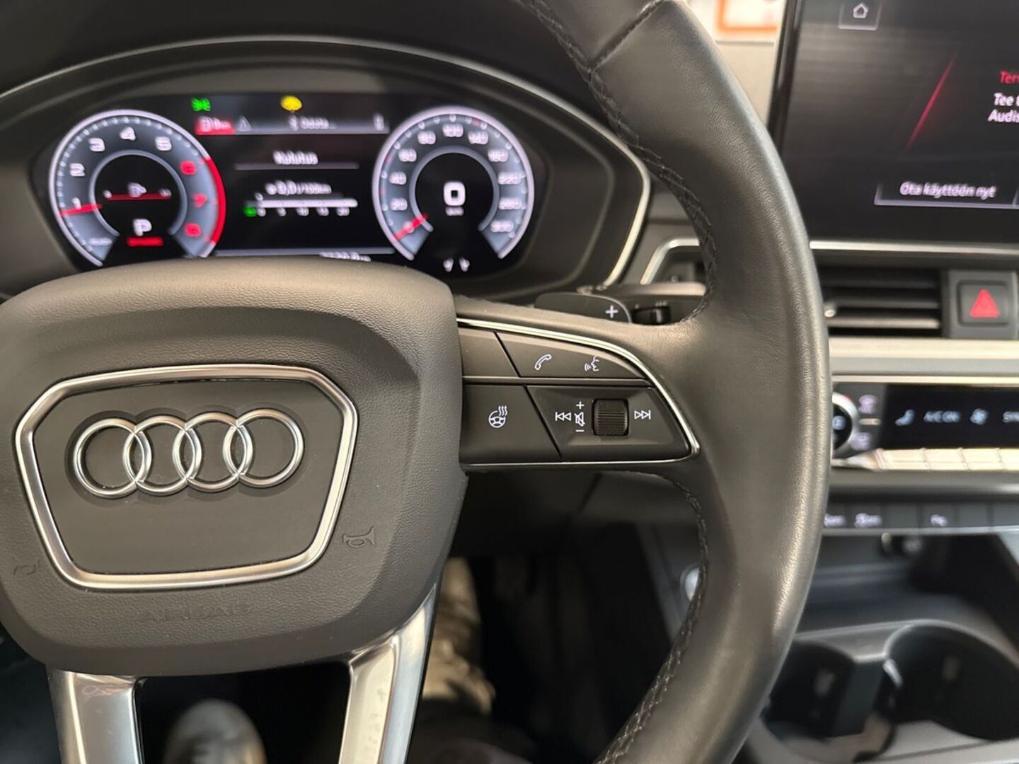 AUDI A4 2023