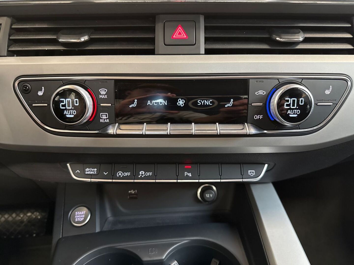 AUDI A4 2023