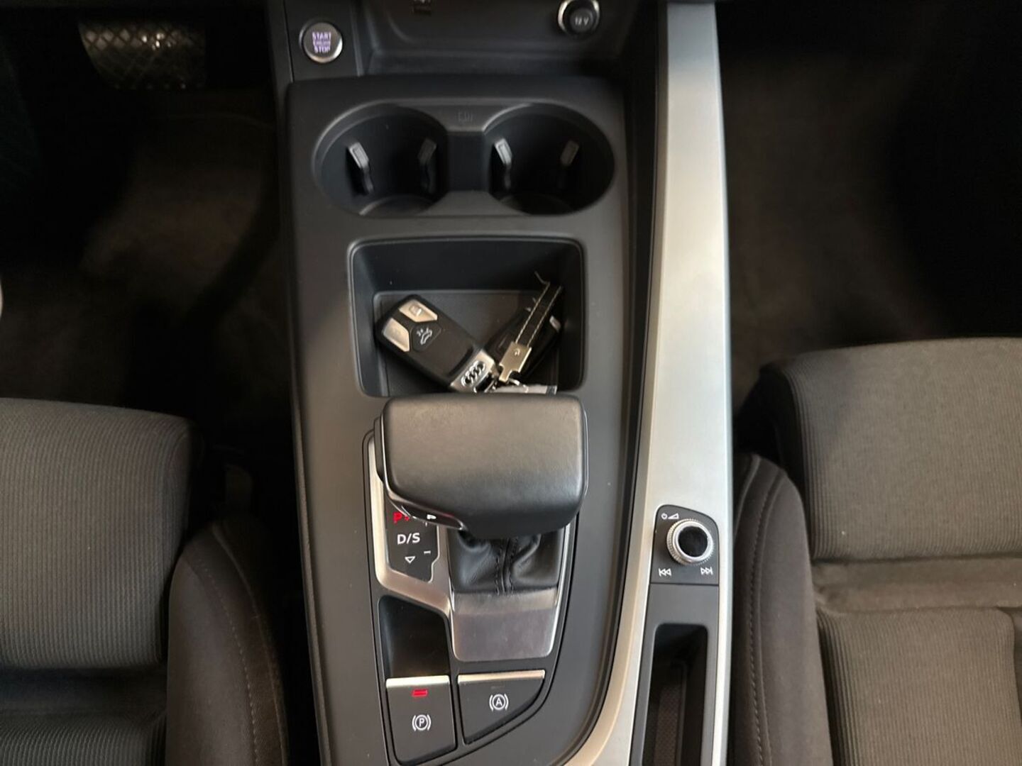 AUDI A4 2023