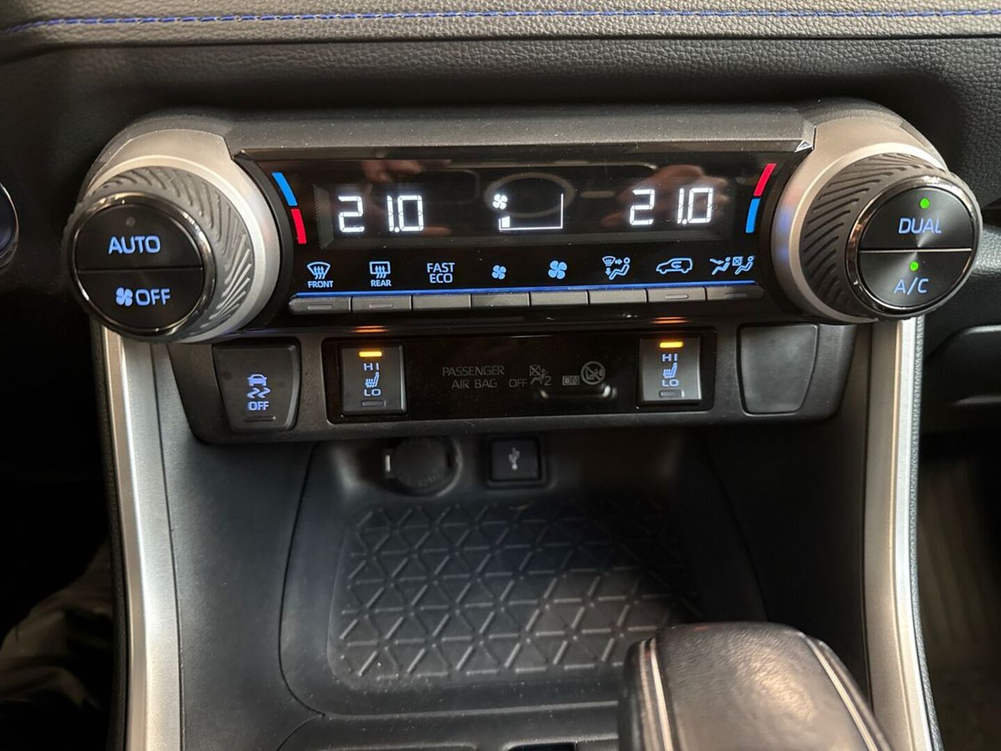 TOYOTA RAV4 2021