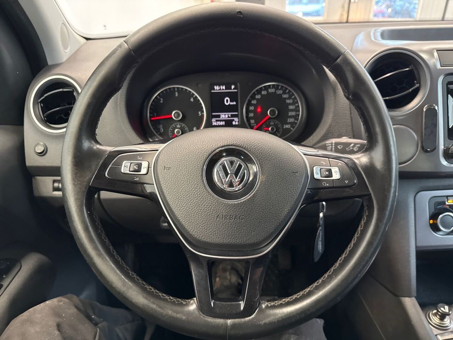 VOLKSWAGEN Amarok 19