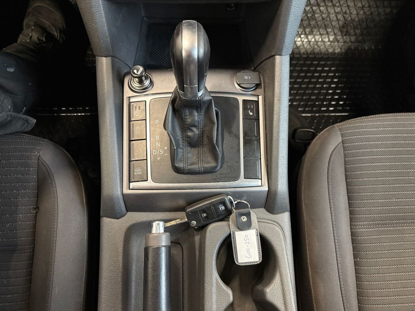VOLKSWAGEN Amarok 24