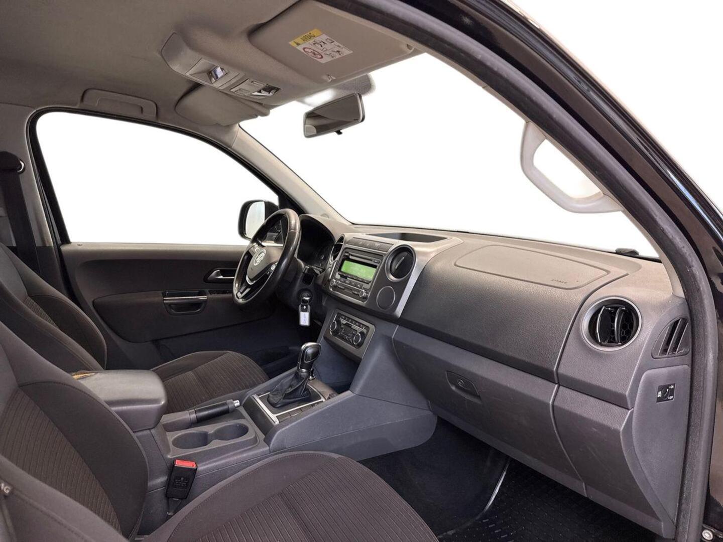 VOLKSWAGEN Amarok 9