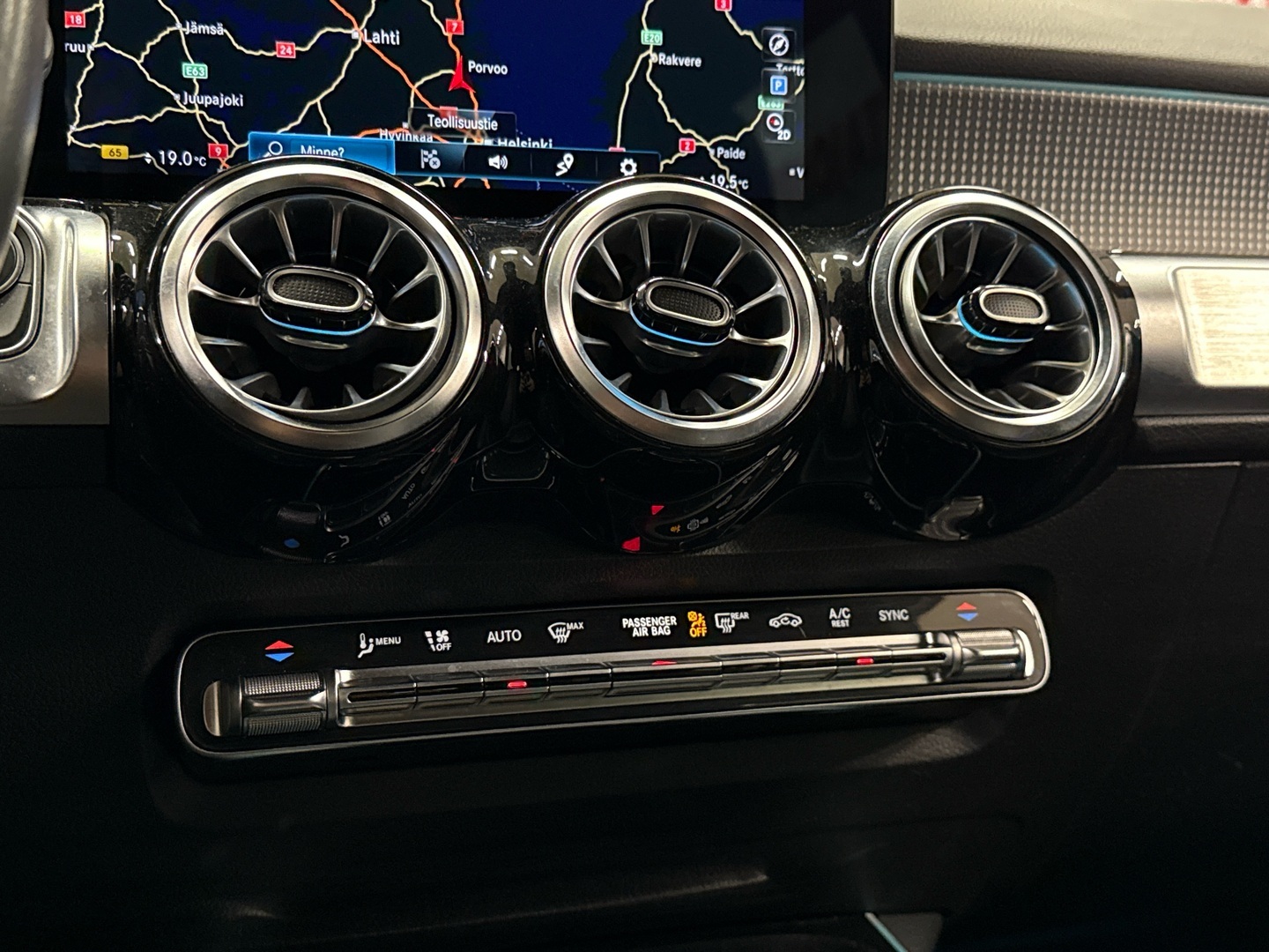 MERCEDES-BENZ GLB 2021