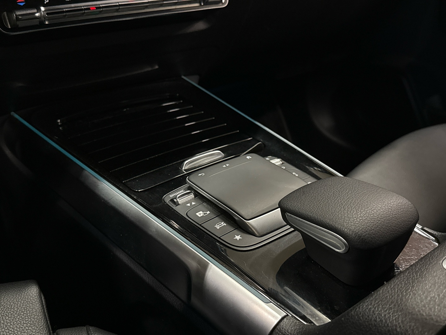 MERCEDES-BENZ GLB 2021