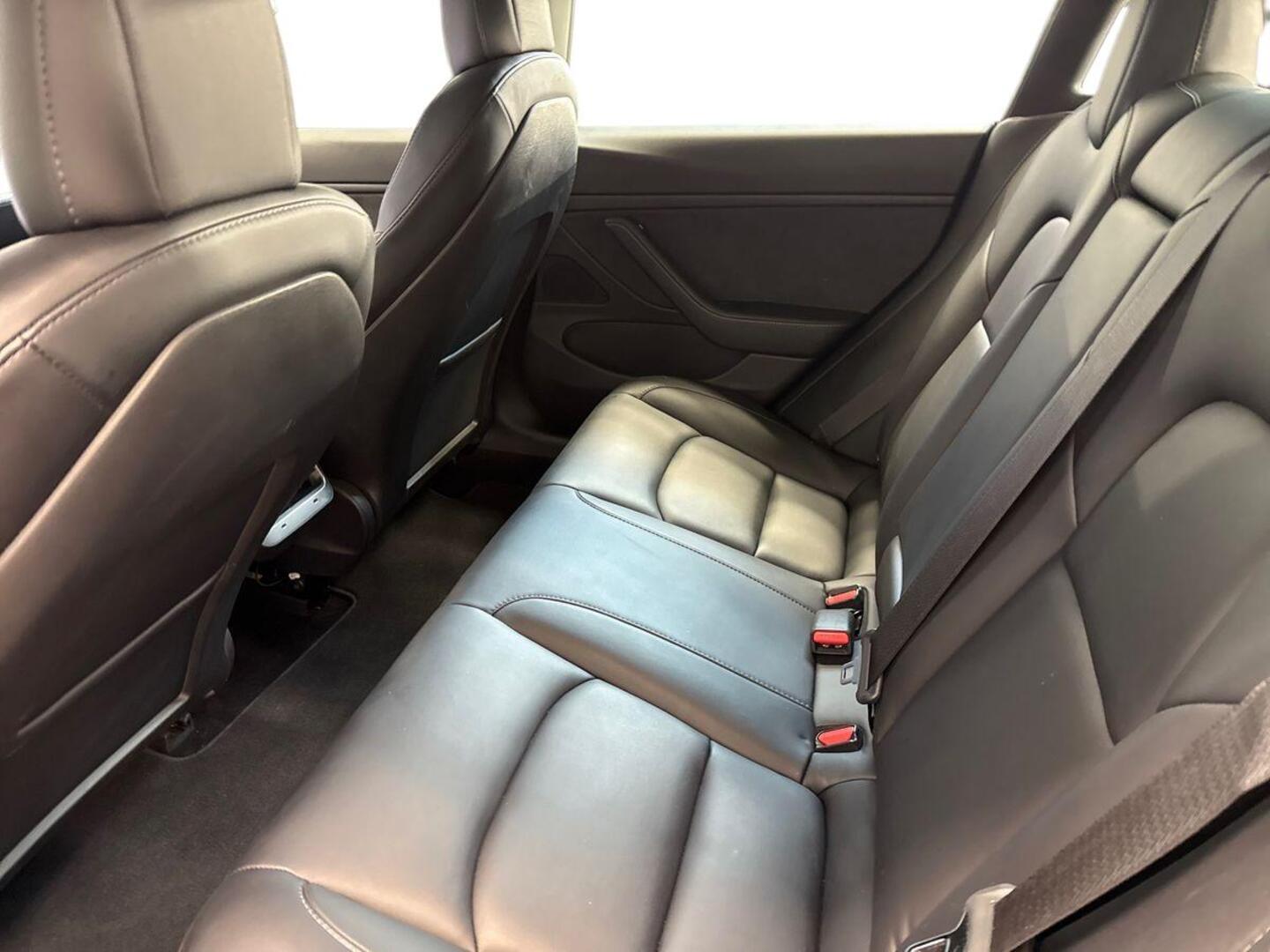 TESLA Model 3 10