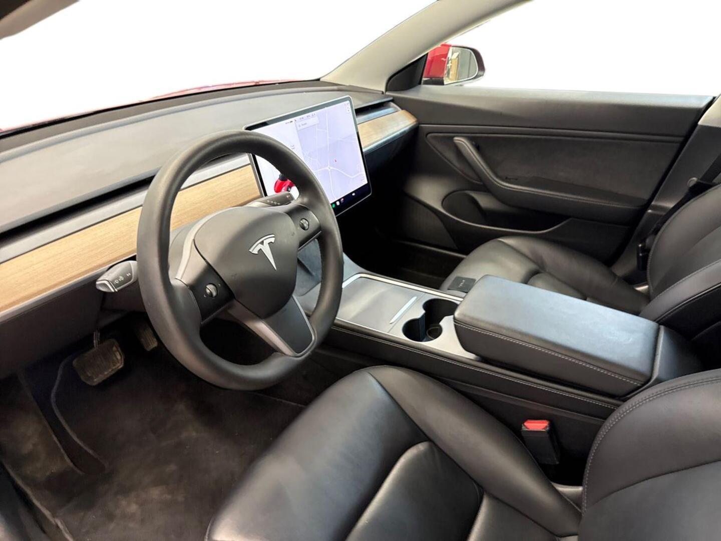 TESLA Model 3 7