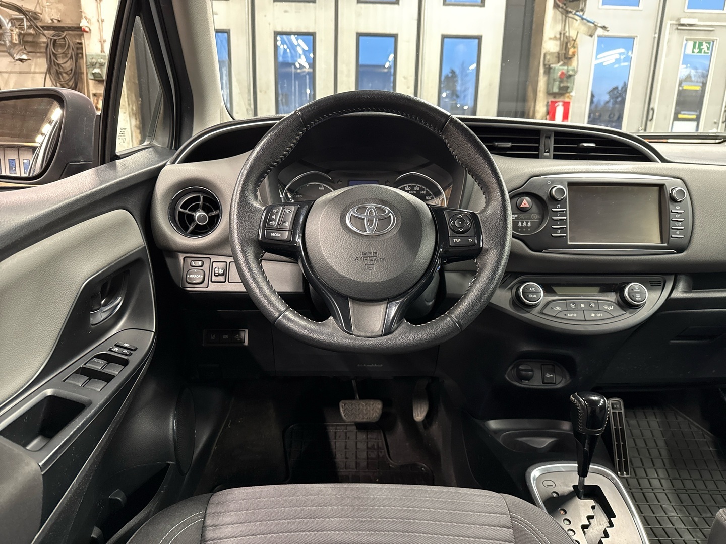 TOYOTA Yaris 2018