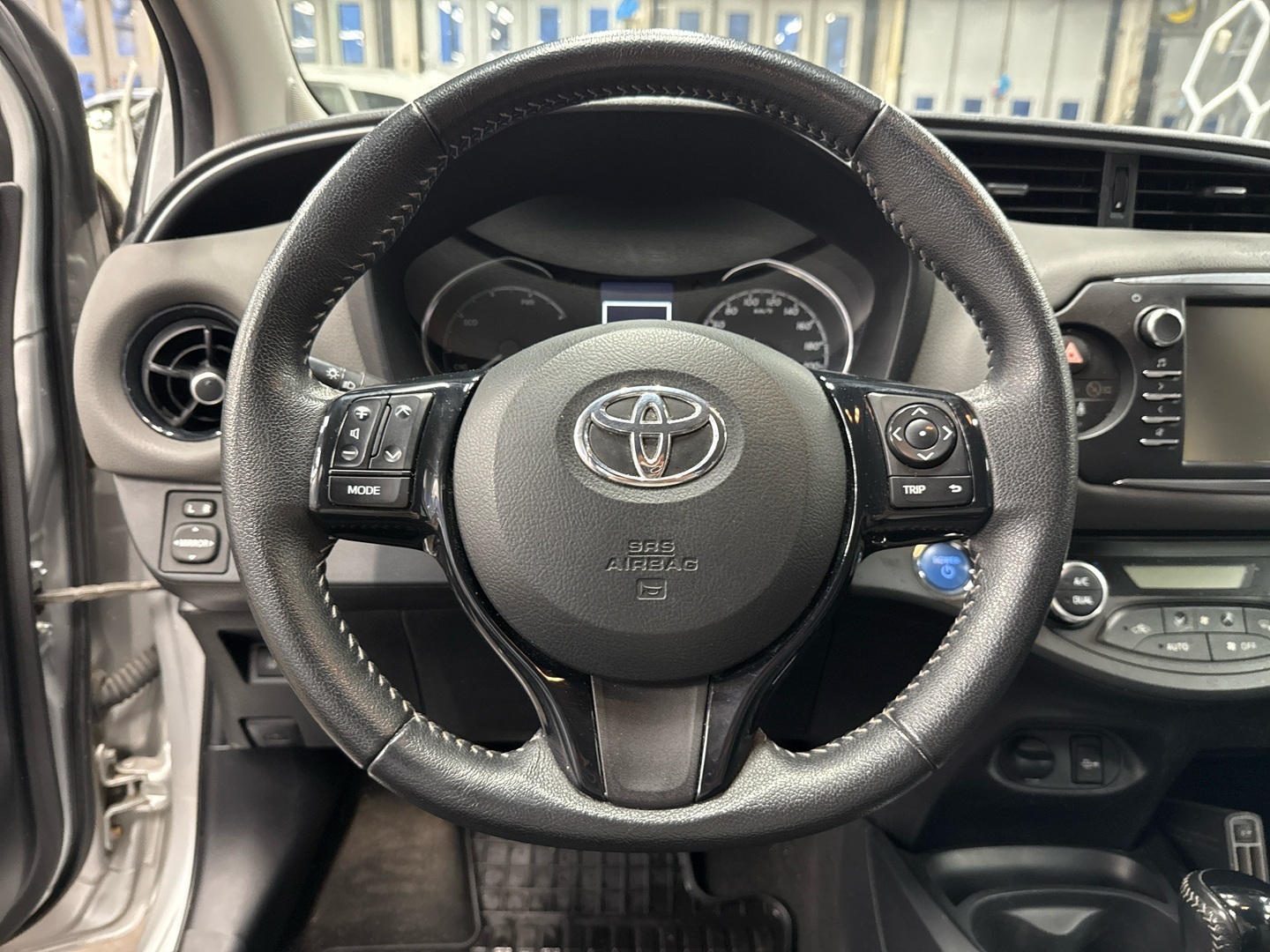 TOYOTA Yaris 2018