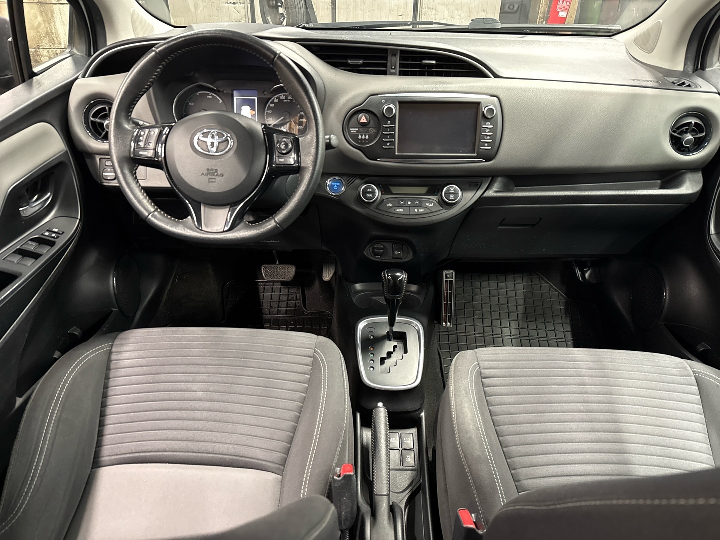 TOYOTA Yaris 2018