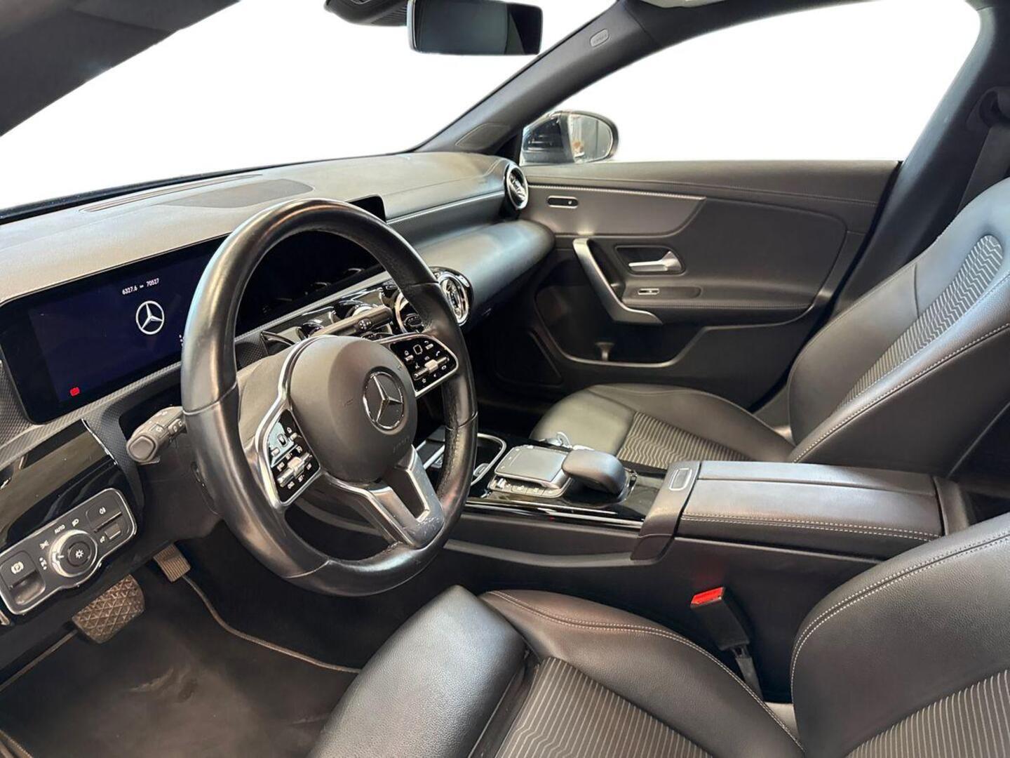 MERCEDES-BENZ CLA 7