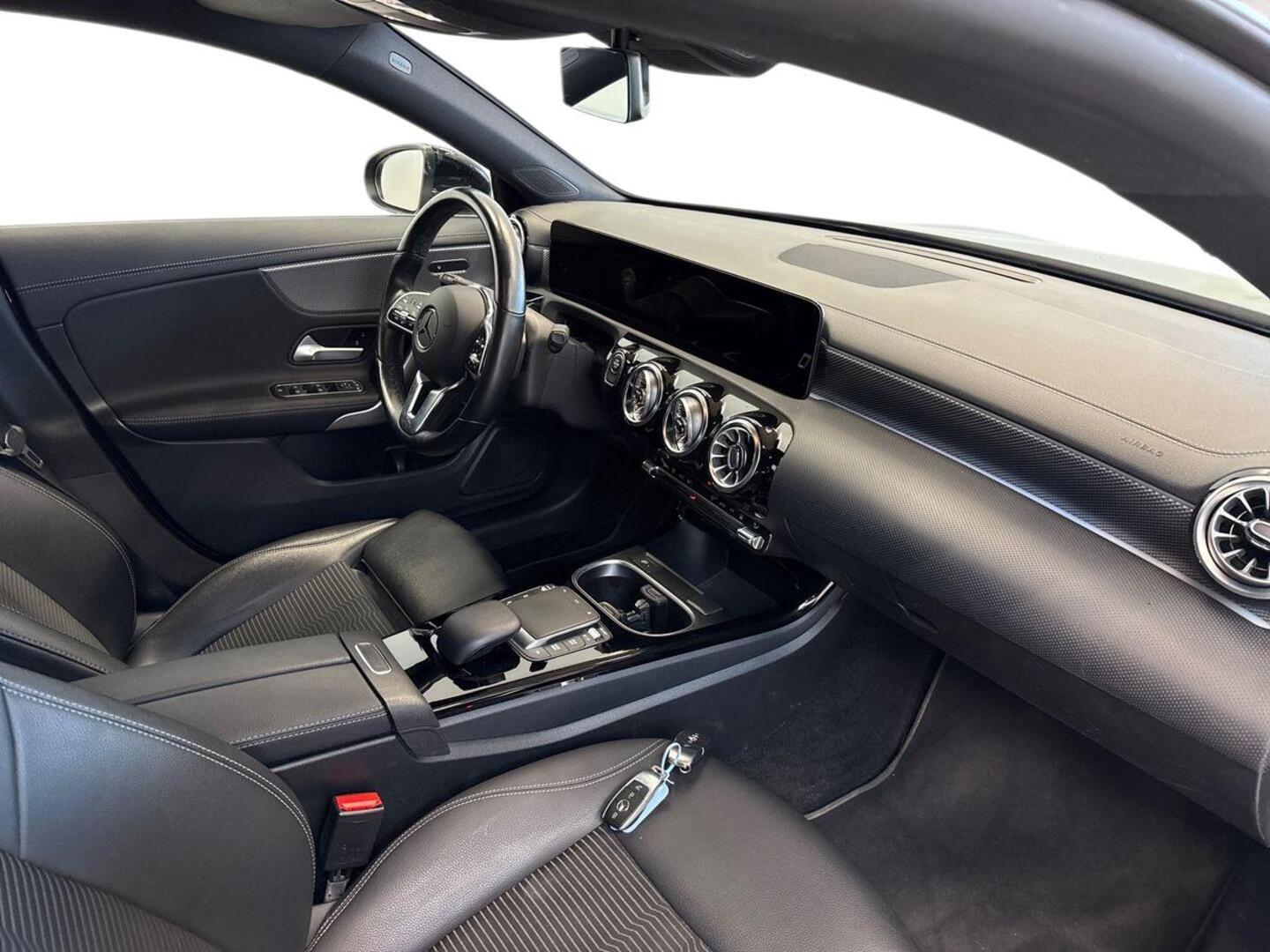 MERCEDES-BENZ CLA 9