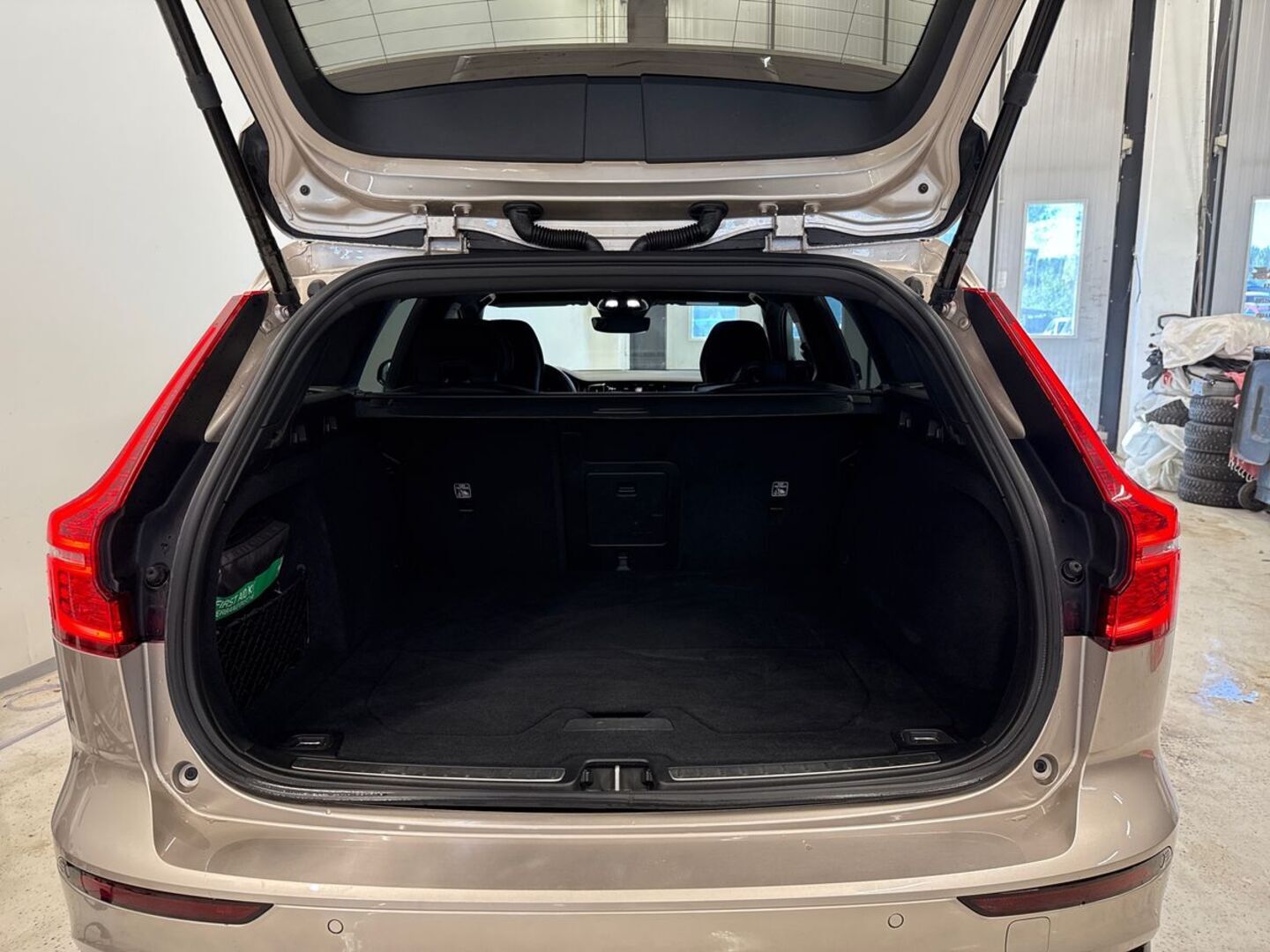 VOLVO V60 11