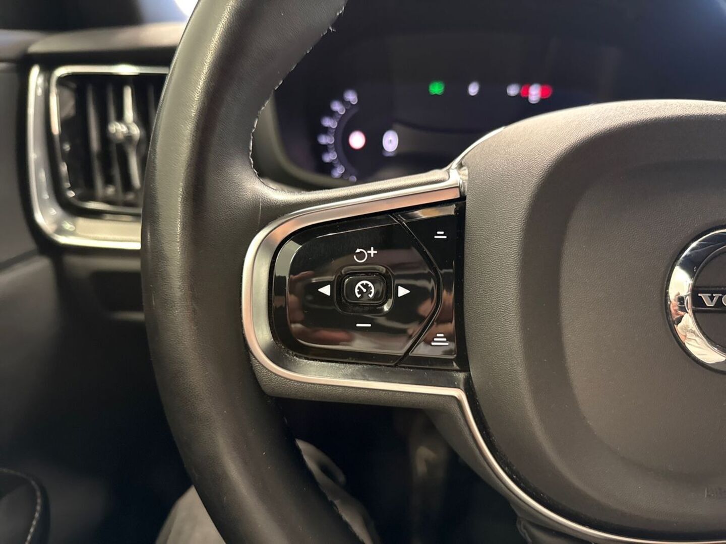 VOLVO V60 24