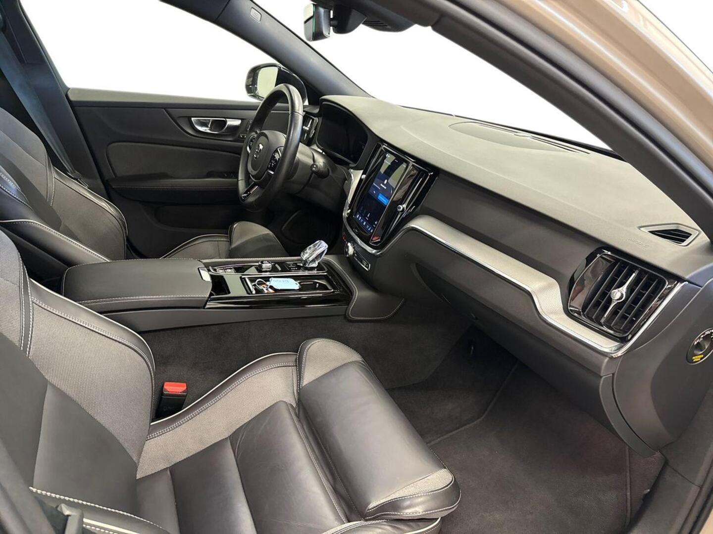 VOLVO V60 9