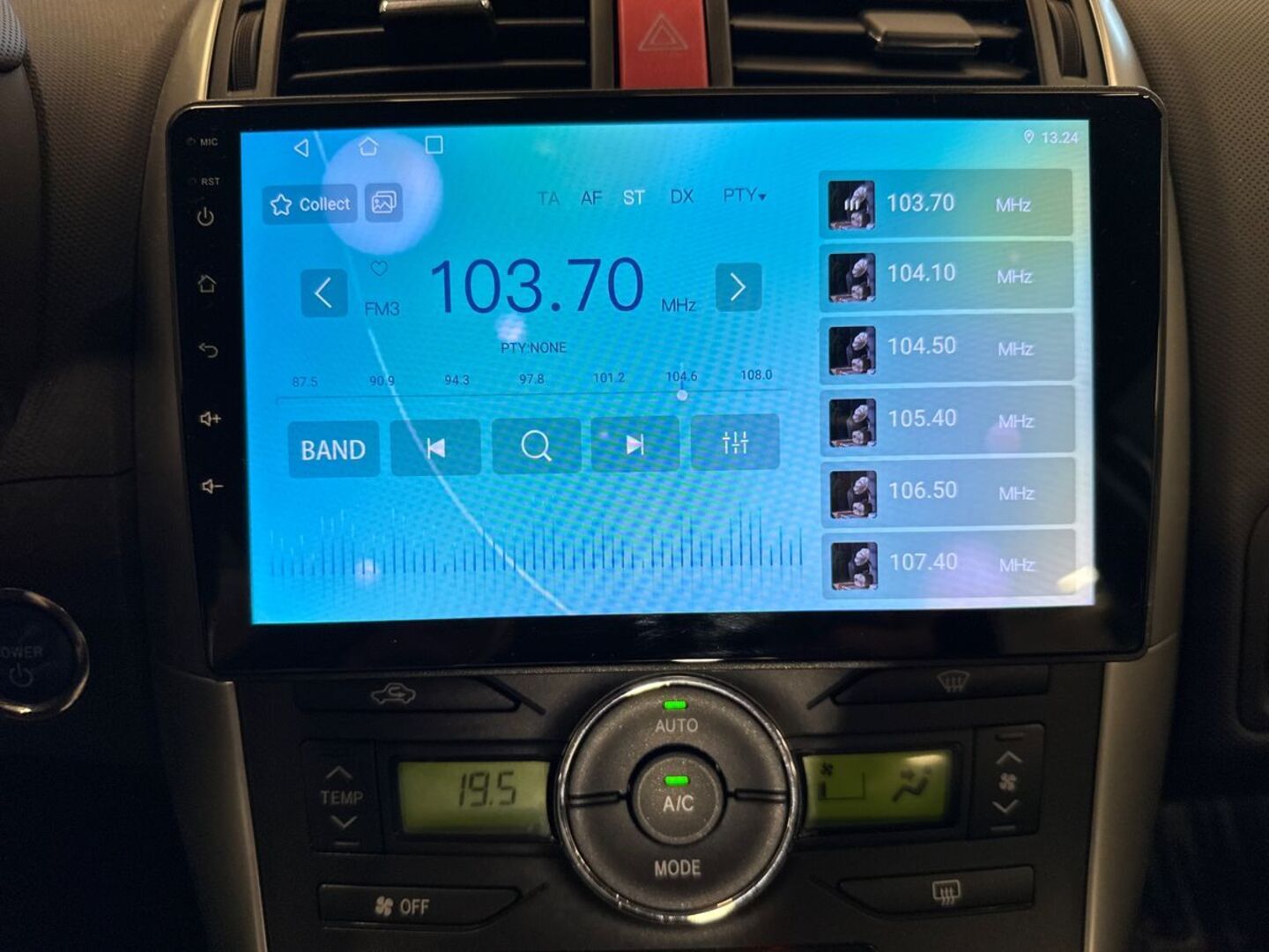 TOYOTA Auris 2010