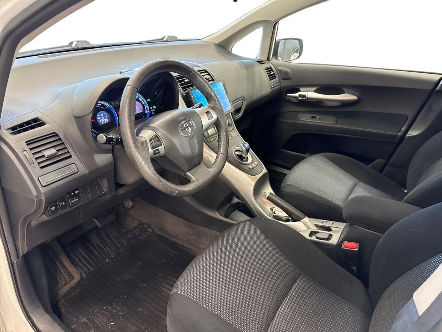 TOYOTA Auris 2010