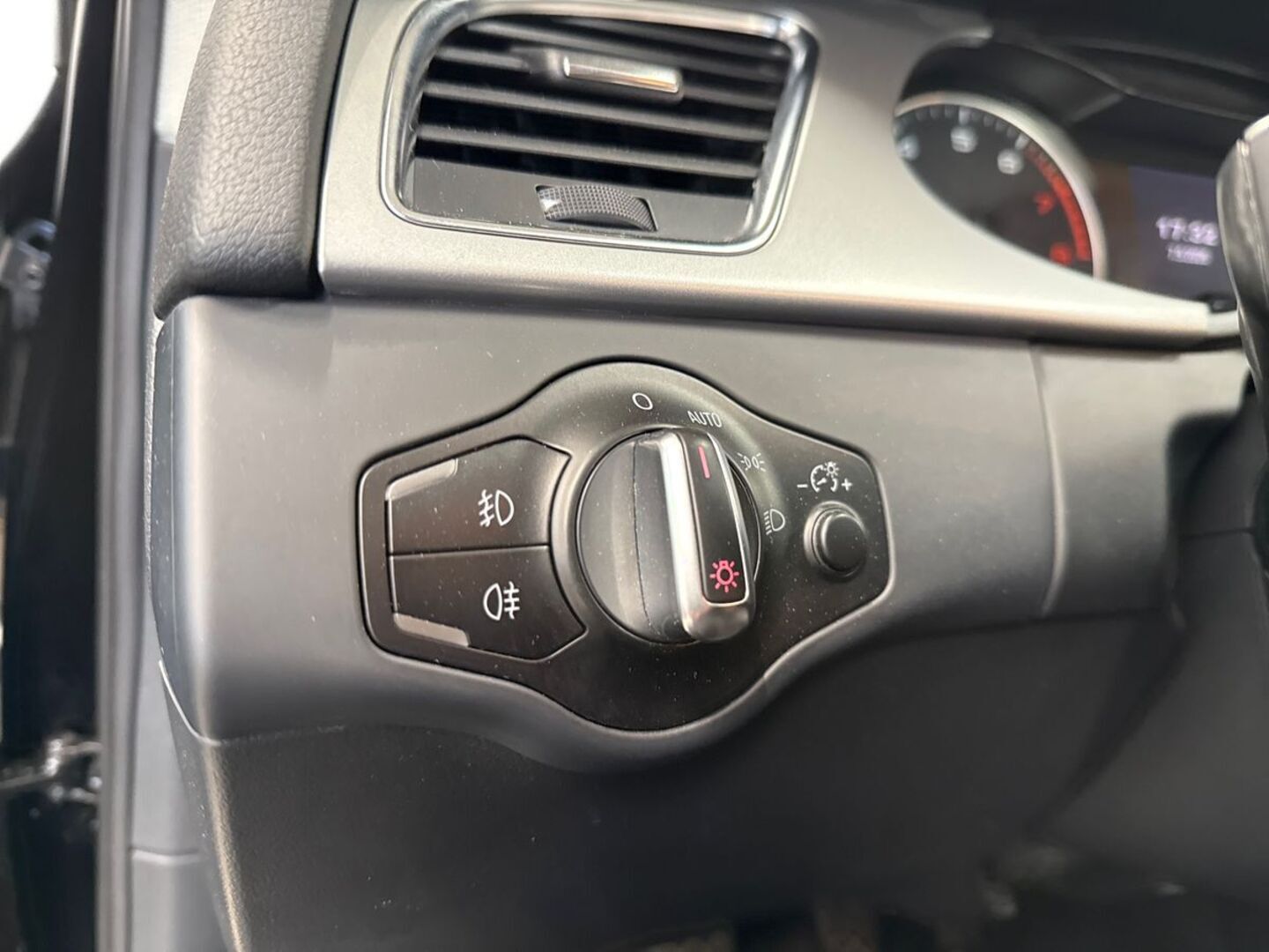 AUDI A4 2011