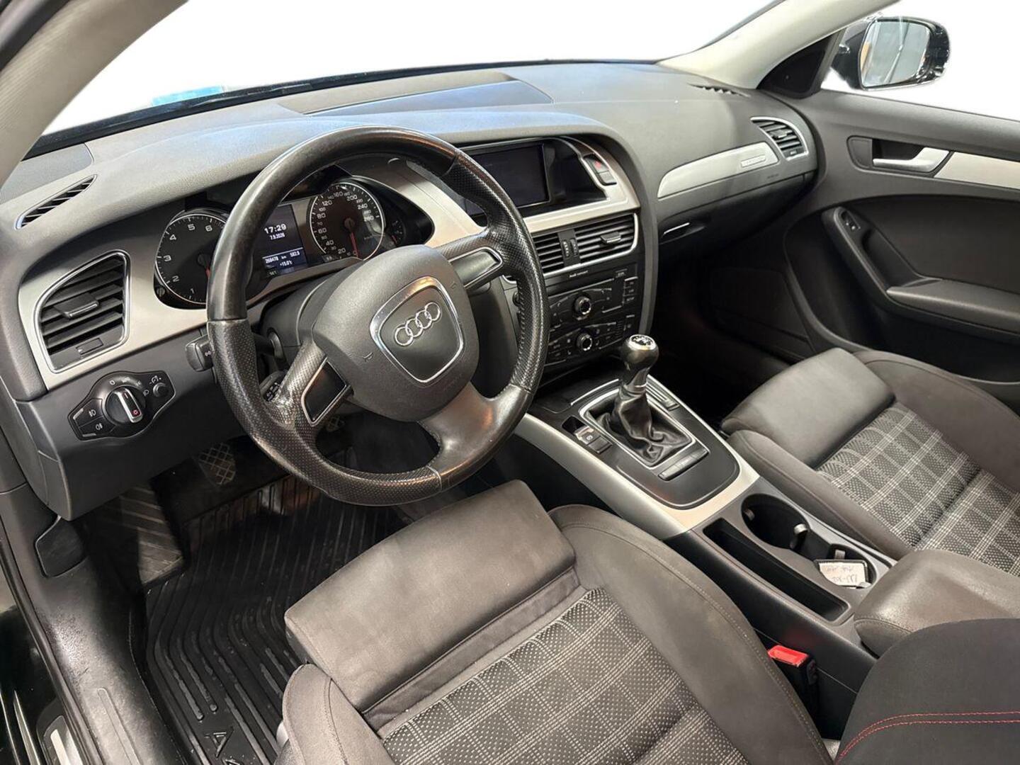 AUDI A4 2011