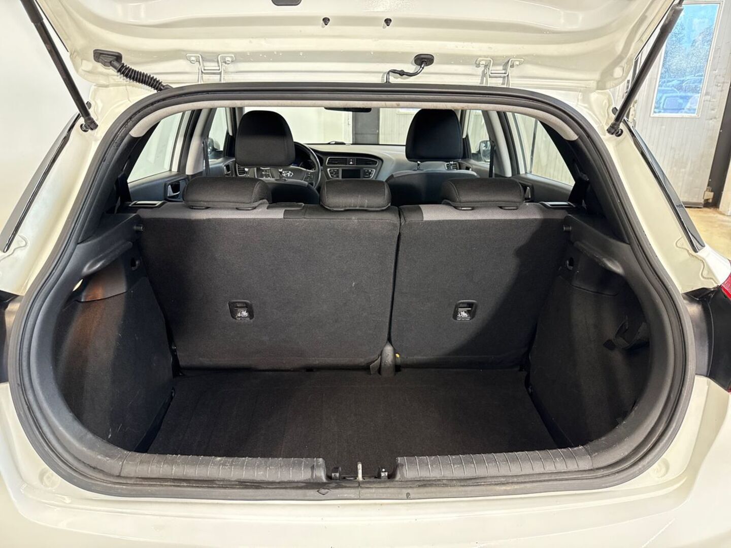 HYUNDAI i20 Hatchback 11